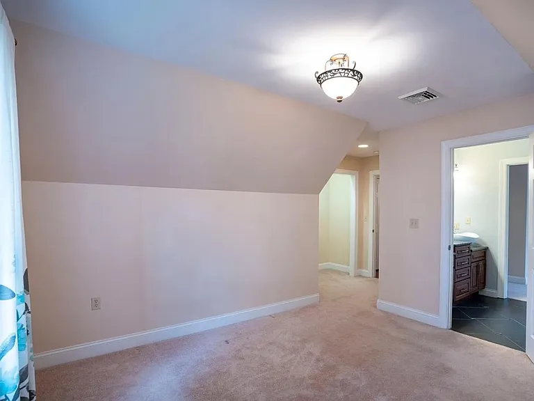 120 Meadowview Dr — Photo 46