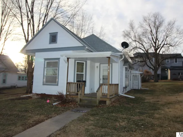 619 14th St, Auburn, NE 68305