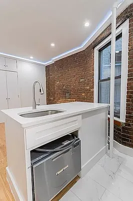 Rented by Bond New York | media 2