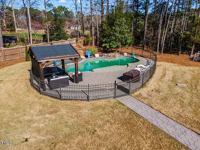 8704 Balbirnie Ct — Photo 41