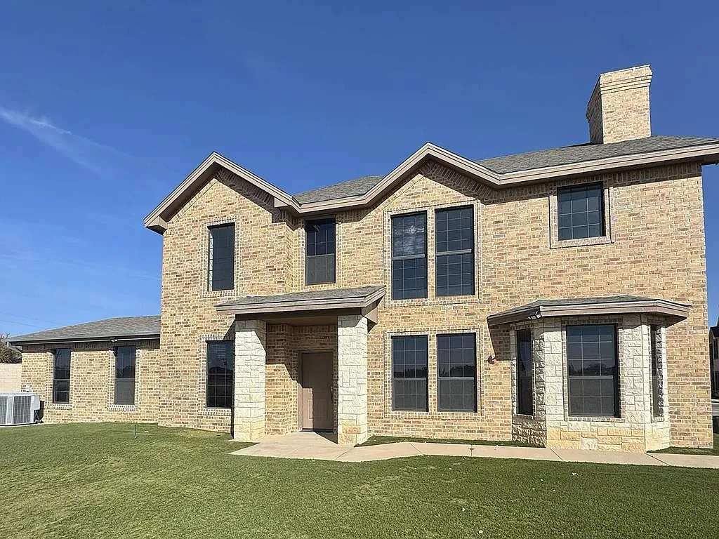3 bed, 2.5 bath, 1704 sqft, $2,800 — Photo 1