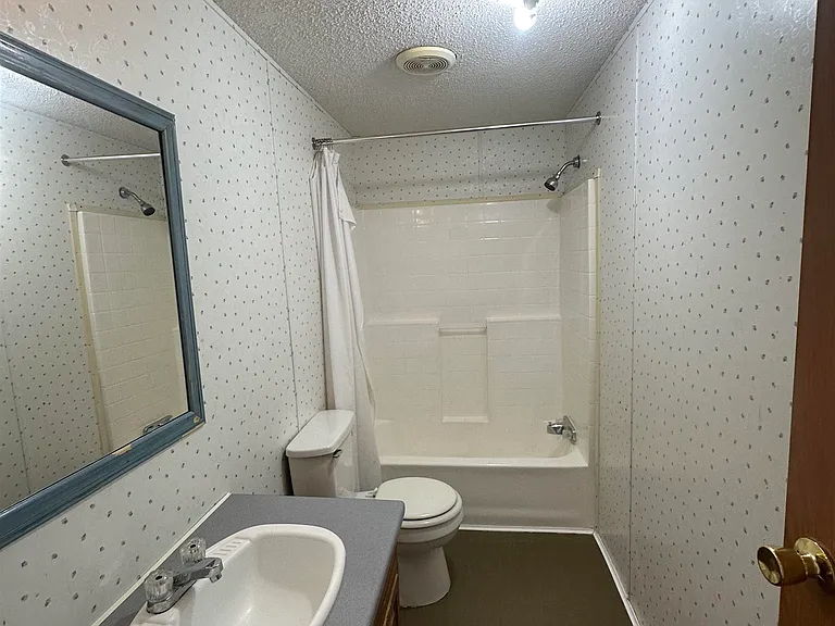 142B Roy St — Photo 13