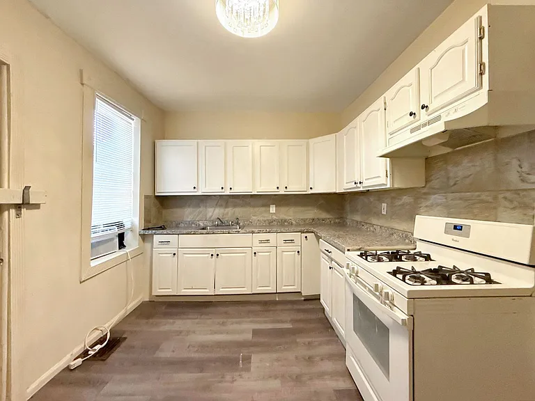 1617 N Warwick Ave — Photo 10