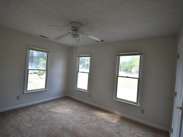 202 Cobblestone Ct — Photo 10