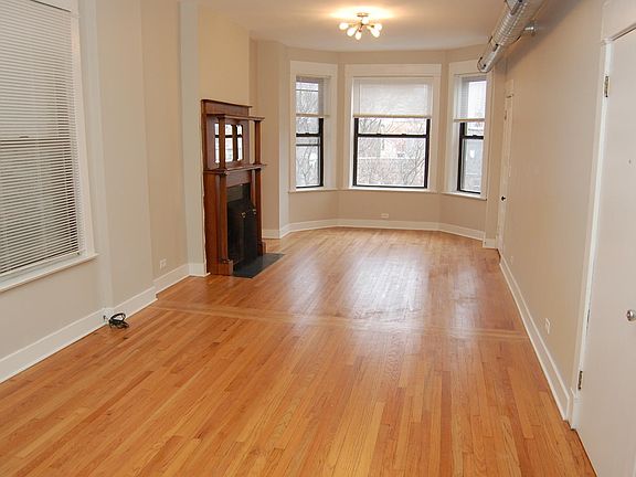 5th image of 1037 N Damen Ave #3F