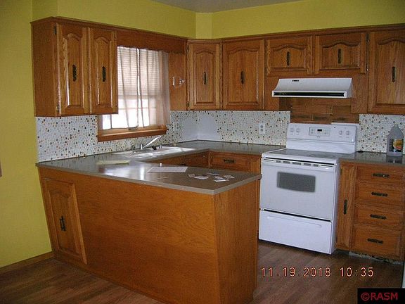 3rd image of 1128 Saint John Ave