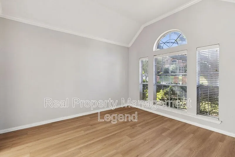 4 bed, 3.0 bath, 2675 sqft, $3,145 — Photo 4