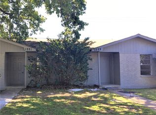 1221 Airline Dr, College Station, TX 77845