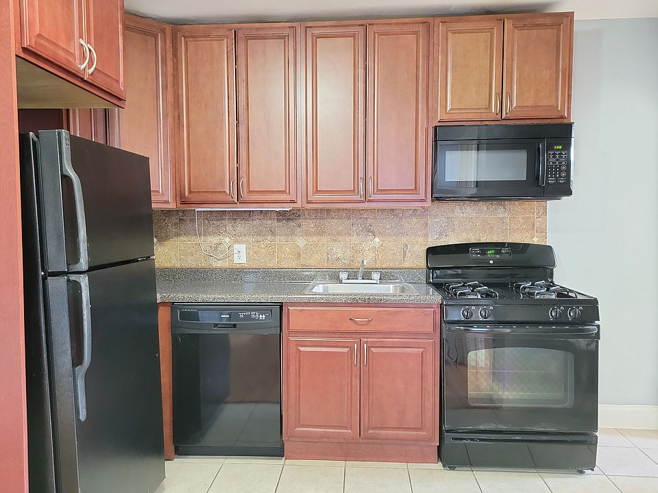 1st image of 415 37th St #23E