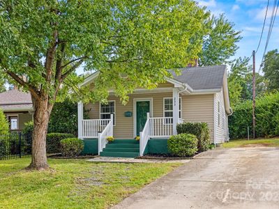 233 W Catawba Ave, Mount Holly, NC, 28120