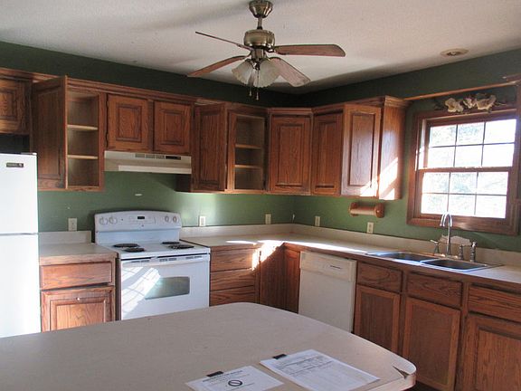 3rd image of 1610 Sara Ln