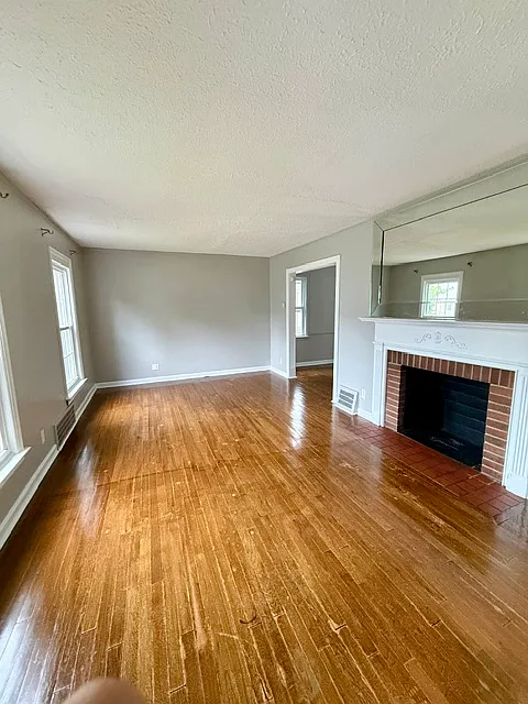3 bed, 1.5 bath, 2244 sqft, $1,800 — Photo 4
