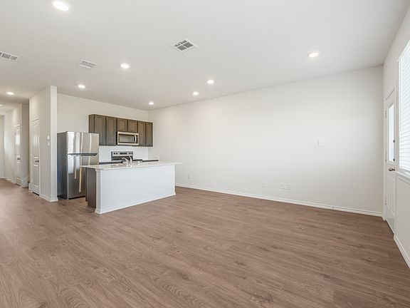 5th image of 308 Cedar Ct