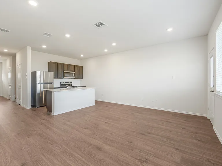 308 Cedar Ct — Photo 5