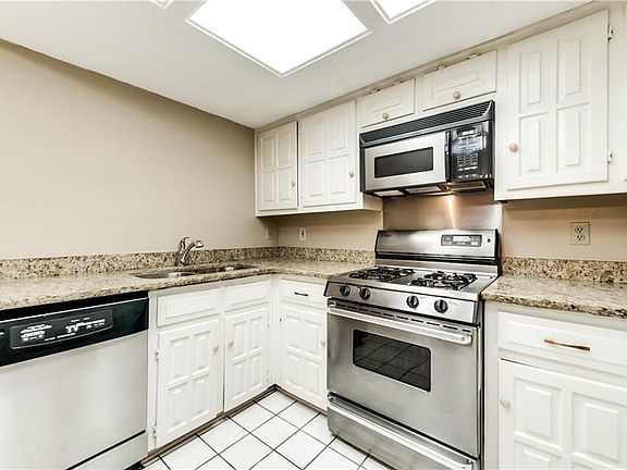 4th image of 4762 Snow Dr