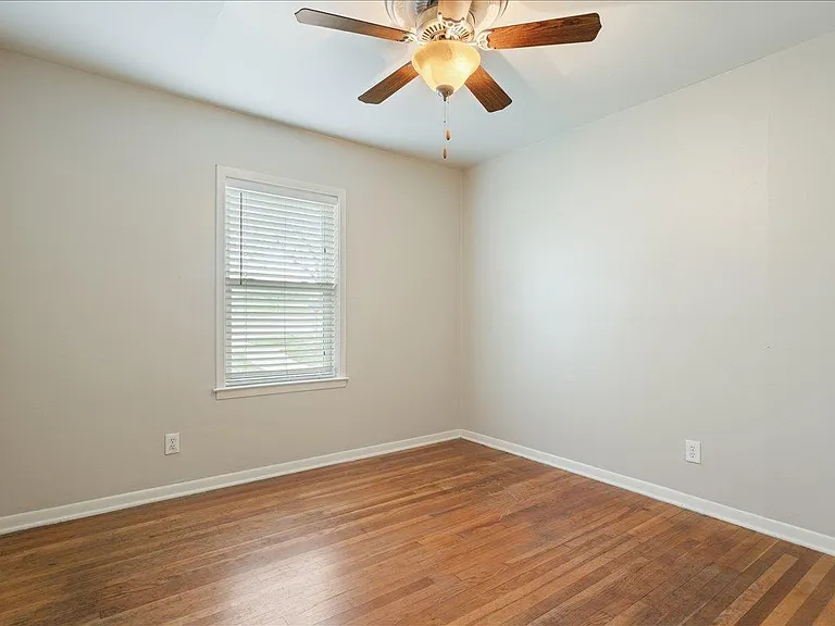 804 Ash St — Photo 9