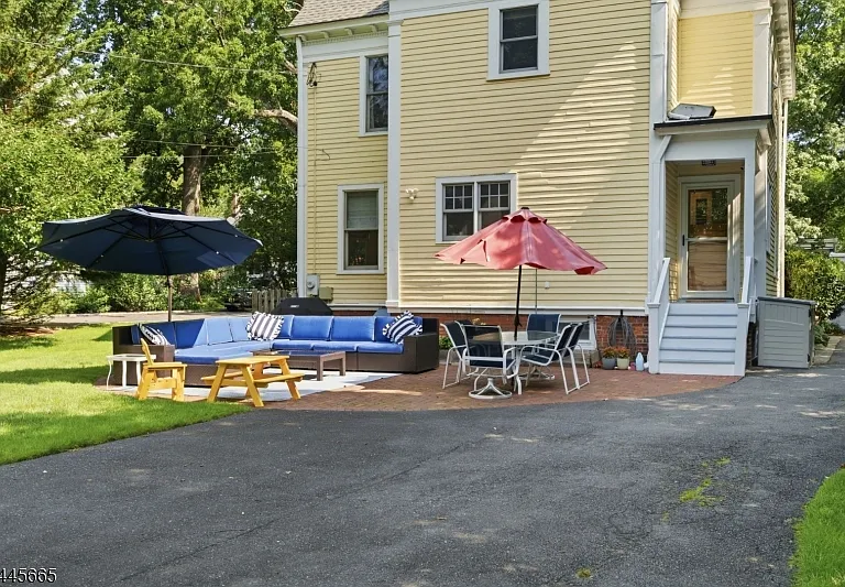40 Oakwood Ave — Photo 31