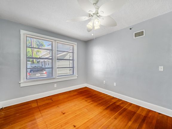 4th image of 324 Grove St N #101