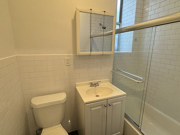 5th image of 235 E 27th St APT 1D