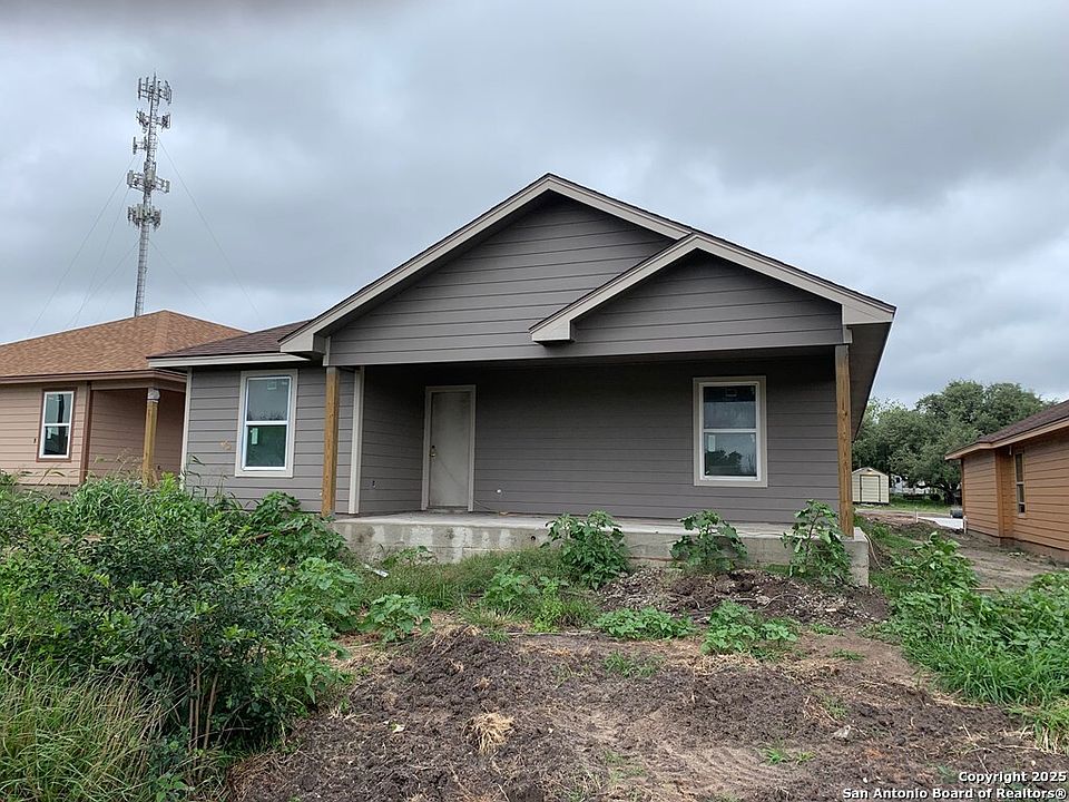 2nd image of 805 W Magnolia