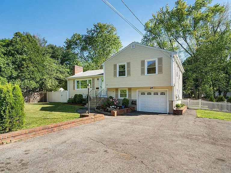 221 Totten Pond Rd — Photo 34