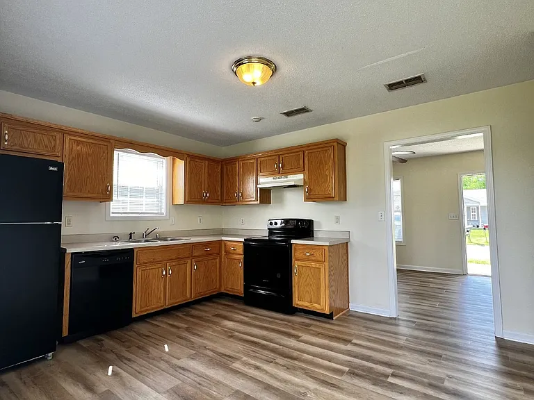 1118 Keith Ave — Photo 10