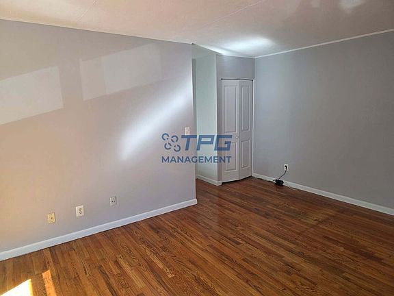 5th image of 239 Spring St APT E20