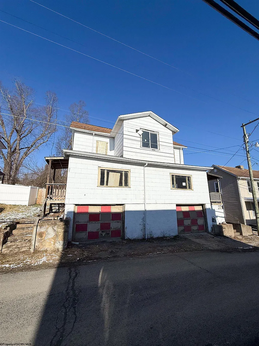 22 Freeland St photo 1