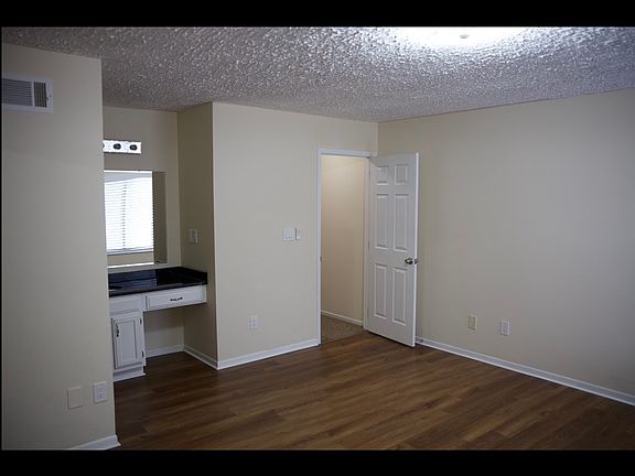 5th image of 4 Citadel Dr APT 4