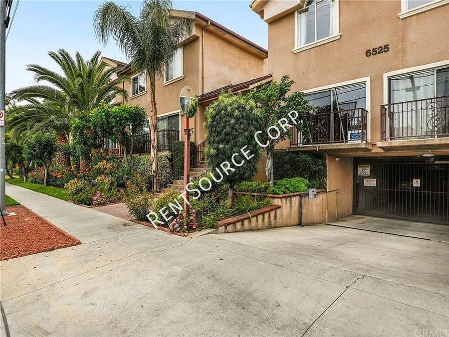 1st image of 6525 Woodman Ave Unit 25