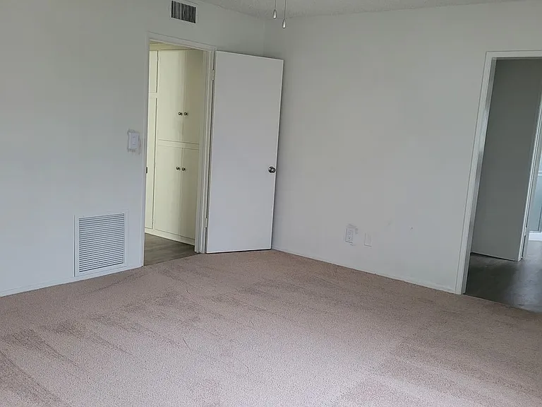 100 - Kimberly Apartments — Photo 56