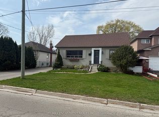 1032 Haig Blvd, Mississauga, ON L5E 2M5