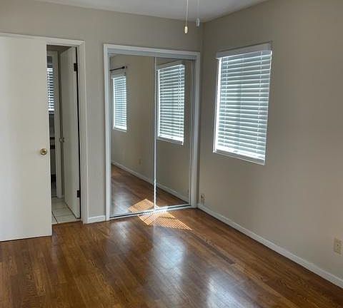 2nd image of 2923 Ingelow St