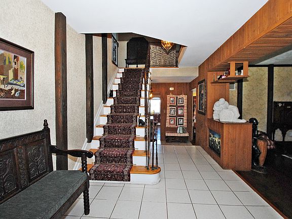 2nd image of 33 Knolls Dr