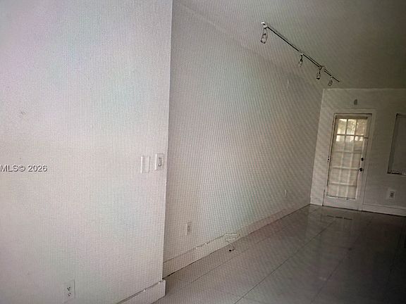 3rd image of 825 Euclid Ave #44
