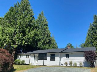6785 Holst Rd, Clinton, WA 98236