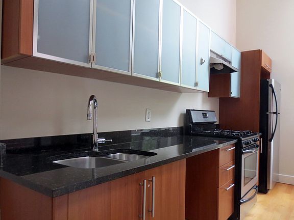 5th image of 162 Scholes St APT 4B