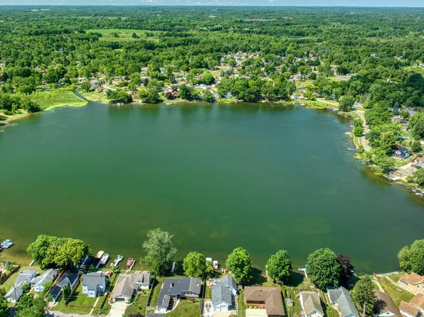 210 W Grove Ave, Michigan Center, MI 49254