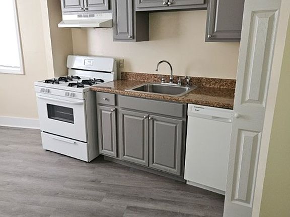5th image of 327 Stanley Ave #1