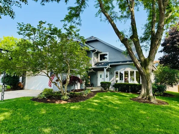 2674 Carriage Way, Aurora, IL 60504