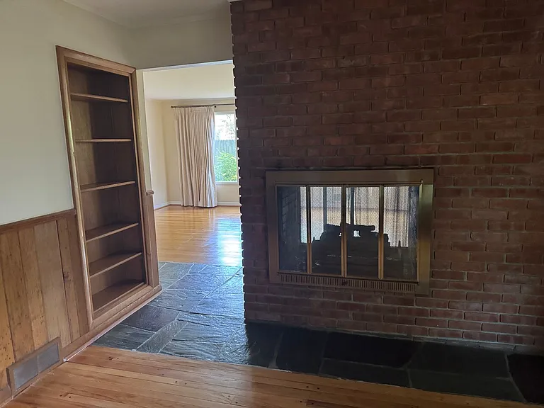 3134 Herrick Rd — Photo 8