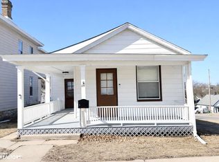 235 S 8th St, Burlington, IA 52601