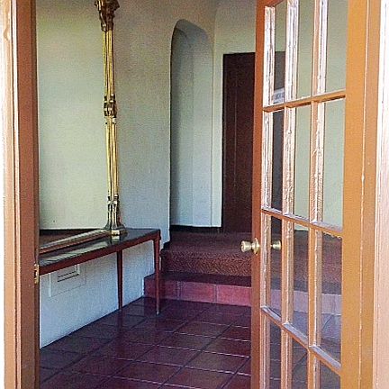 3rd image of 1123 E Acacia Ave #201