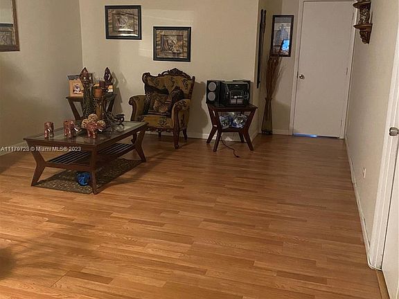 2nd image of 445 NE 195th St APT 424