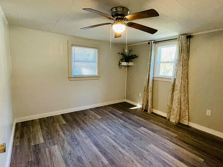 38 Lincoln Ave — Photo 8