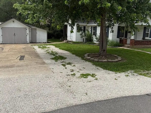 411 N Hunter St, Versailles, MO 65084