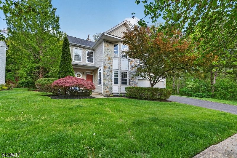 1st image of 124 York Dr