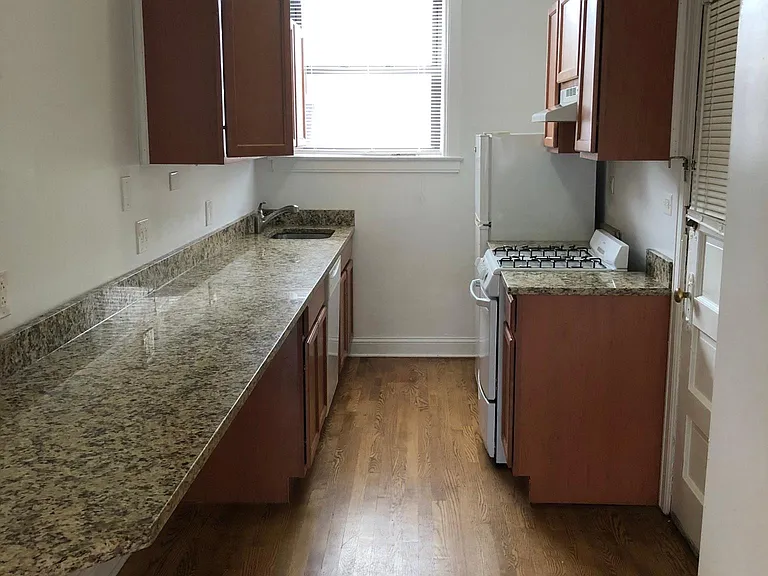 Galley Kitchen w Granite