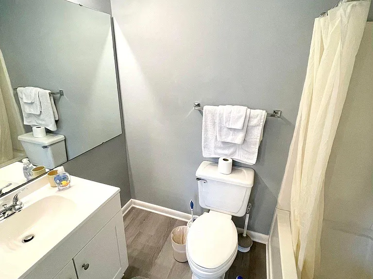 1401 Collegiate Cir #302 — Photo 10