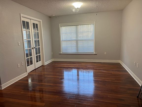 3rd image of 2071 Dixie Belle Dr APT B